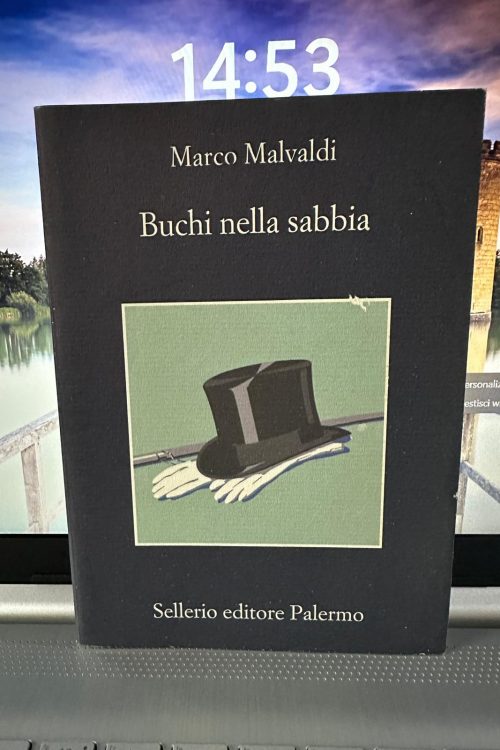 Immagine WhatsApp 2025-10-26 ore 14.57.58_c1e3f0d7 Buchi nella sabbia Marco Malvaldi